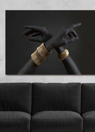 Glasbild 120x80cm Dunkle Arme mit goldenen Armbändern
